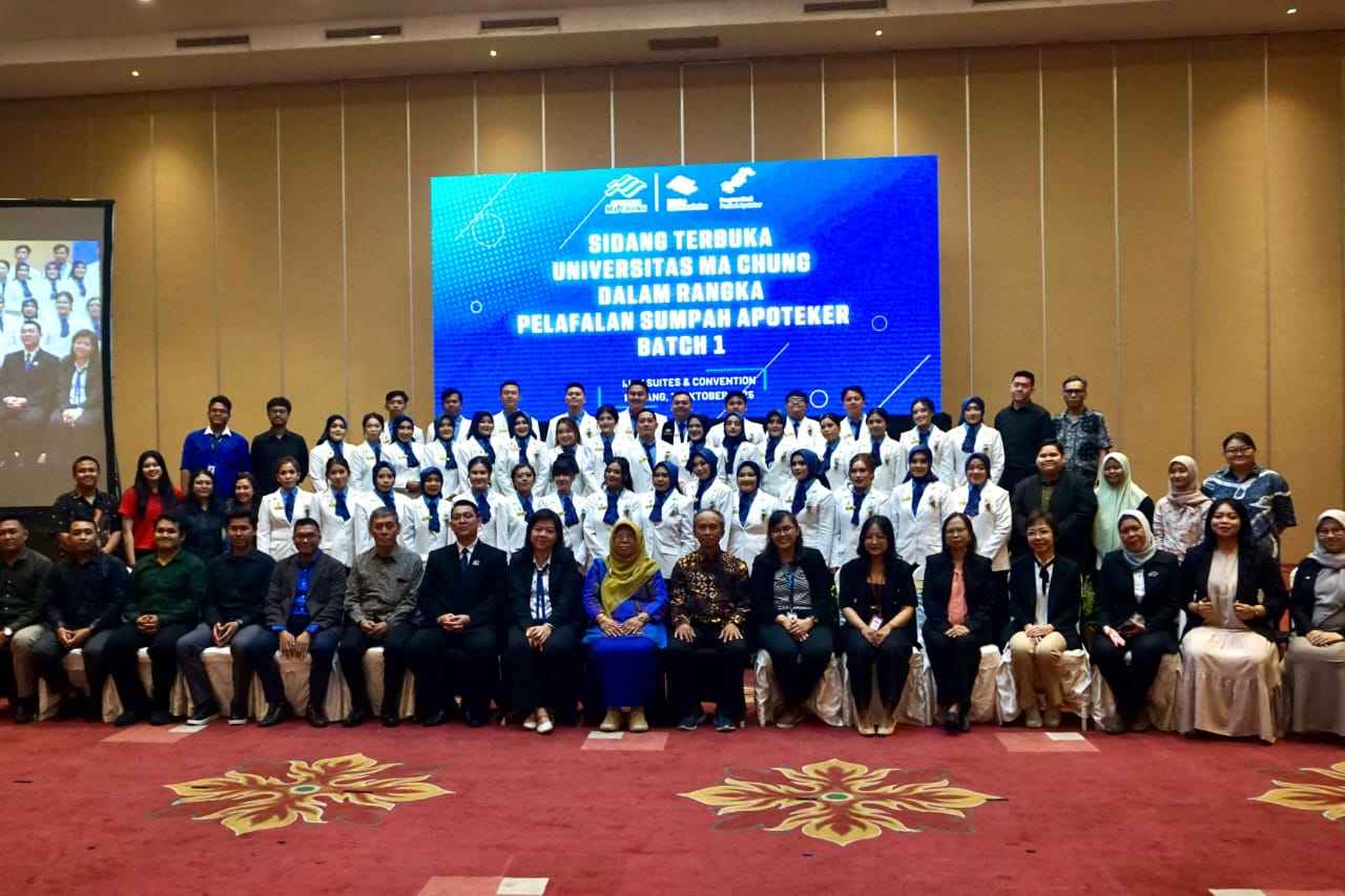 Universitas Ma Chung menggelar Sidang Terbuka Pelafalan Sumpah Apoteker Angkatan I. (ist_11zon Lulus 100 Persen, Apoteker Angkatan Pertama Universitas Ma Chung Siap Membangun Negeri
