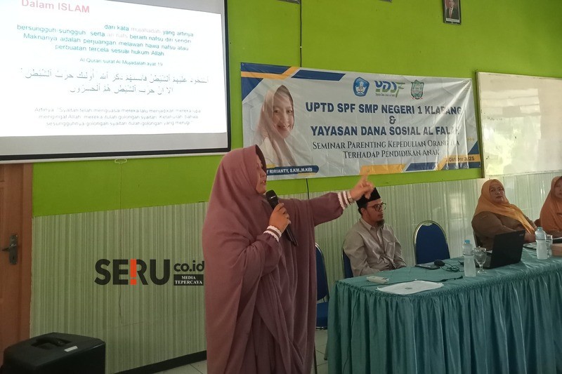Ustadzah Mury Ririanty, S.KM., M.Kes. (Seru.co.idsid) SMPN 1 Klabang Gelar Parenting Khusus Wali Murid Sinergi Bersama YDSF Bondowoso