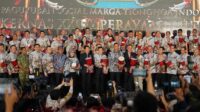 Wali Kota Batu bersama AHY dan peserta PSMTI dalam seremonial pembukaan Rakernas. (ist) Wali Kota Batu Manfaatkan Momen Rakernas PSMTI ke-21 untuk Tarik Investasi ke Kota Batu