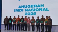 Wali Kota Malang menerima penghargaan daerah dengan skor terbaik IMDI 2025 Kota Malang Cetak Skor Terbaik IMDI 2025, Jadi Contoh Ekosistem Digital Nasional
