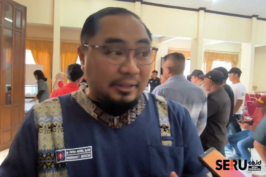 Relawan Ambulans di Batu Ikuti Praktek Pertolongan Menggunakan SOP Ambulance Protocol 1 dr Putra Agung, Sp.EM, Dokter Spesialis Emergency Medical dari RS Karsa Husada Batu. (Seru.co.id/dik)