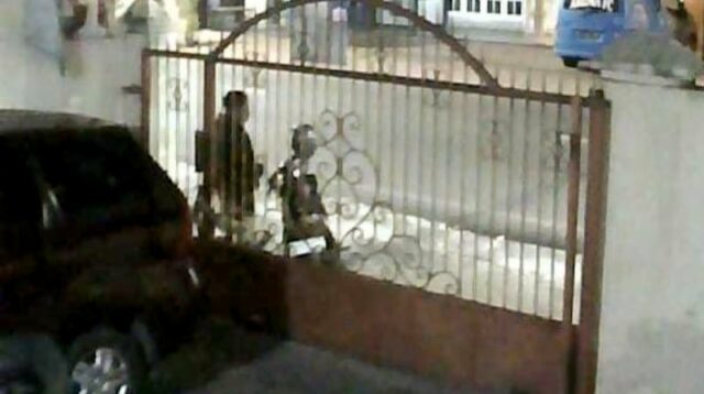 Motor Mahasiswi Poltekkes Malang Digondol Maling, Pelaku Sempat Terekam CCTV Motor Mahasiswi Poltekkes Malang Digondol Maling, Pelaku Sempat Terekam CCTV