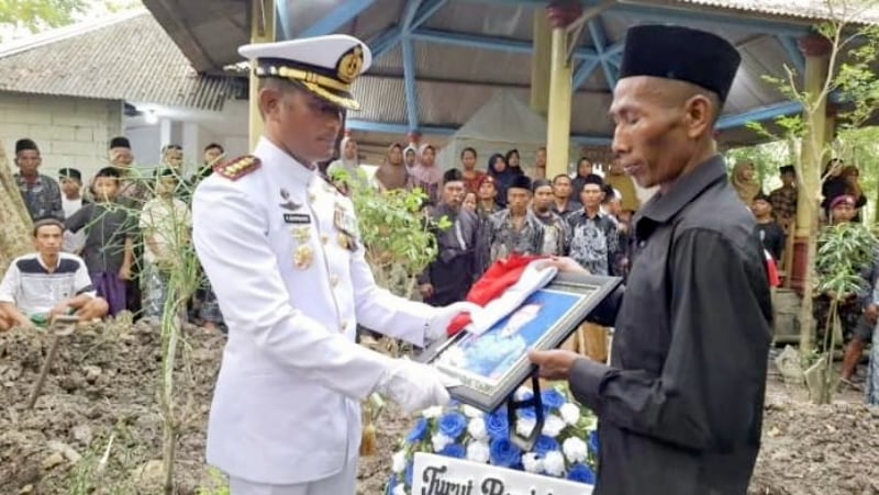 Prajurit Marinir Praka Mar Zaenal Gugur Saat Latihan Penerjunan Jelang HUT ke-80 TNI