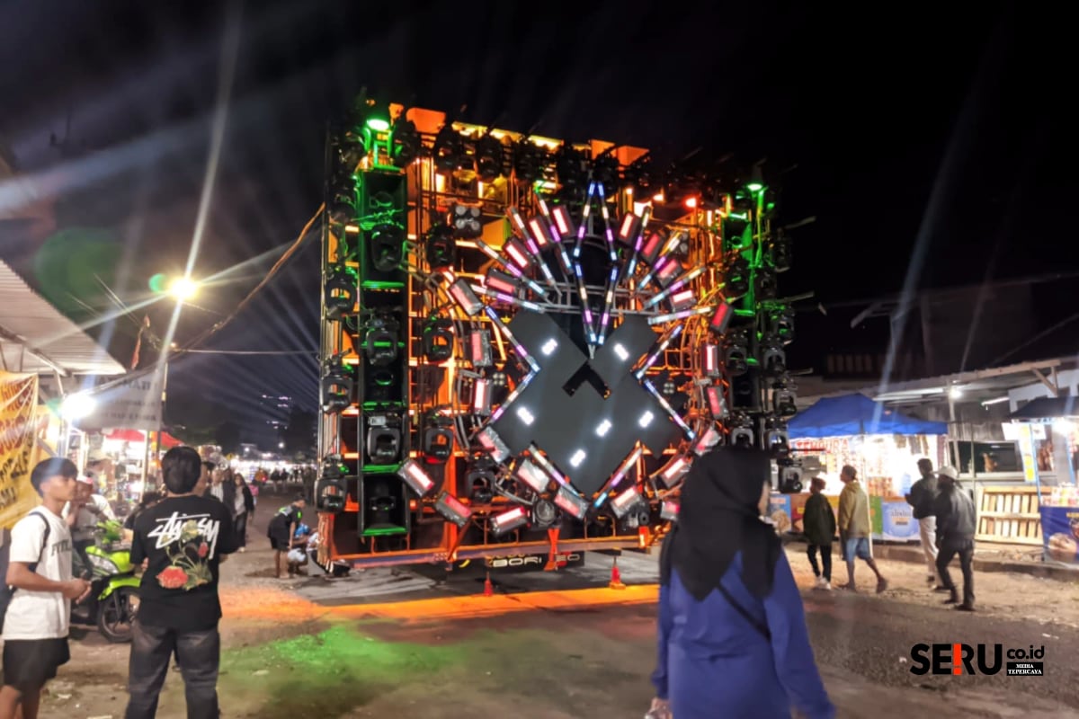 Karnaval Diiringi Sound Horeg Desa Gampingan Pagak Sedot Banyak Wisatawan dari Berbagai Daerah