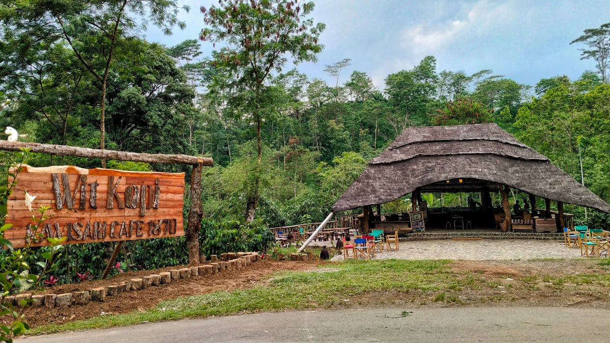 Wit Kopi Kawisari Café 1870 Hadir di Blitar, Hadirkan Cita Rasa Khas Bumi Sendiri