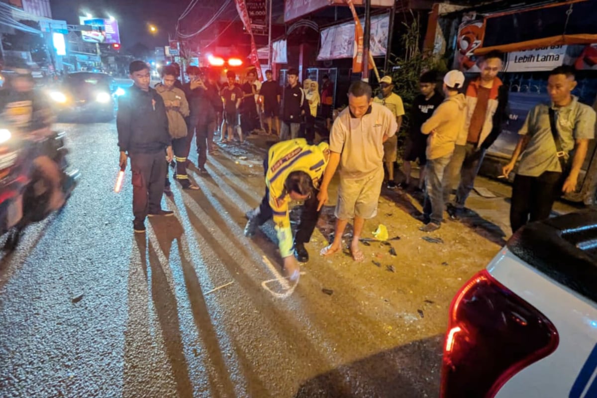 Lokasi kecelakaan maut di Jalan Raya Losawi, Desa Tunjungtirto, Kecamatan Singosari, Kabupaten Malang, Minggu (19/10/2025) dini hari. (ist) Adu Banteng Kendaraan Roda Dua Vs Truk, Seorang Pemuda Tewas di TKP
