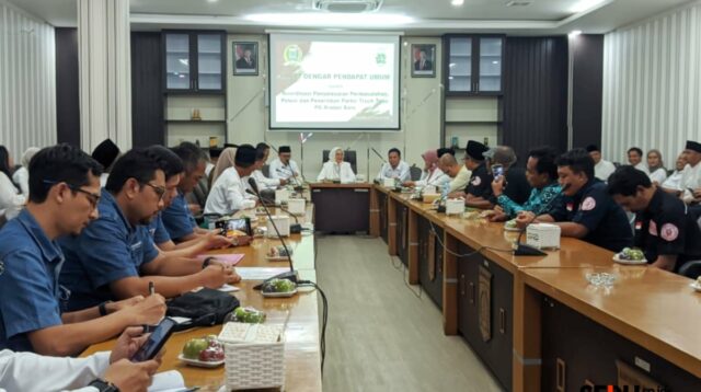 Rapat dengar pendapat umum keluhan warga terhadap polusi dan parkir truk PG Krebet Baru, Kecamatan Bululawang. (Seru.co.id/wul) Enam Desa di Bululawang Keluhkan Polusi dan Parkir Truk PG Krebet Baru