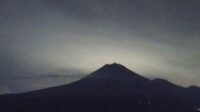 Pantauan gunung Semeru dari CCTV Semeru.(Ist) Alami Erupsi hingga 700 Meter Diatas Puncak, Pendakian Gunung Semeru Tetap Dibuka