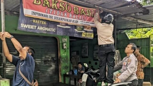 Spanduk bertuliskan "bakso babi" di Bantul. (ist) DMI Sebut Pemasangan Spanduk Bakso Babi di Bantul untuk Edukasi Umat