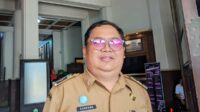 Kepala DPUPRPKP Kota Malang menanggapi sorotan proyek drainase LA Sucipto. (Seru.co.id/bas) Drainase LA Sucipto Ramai Disorot, Pemkot Malang Sebut Proyek Tak Mangkrak