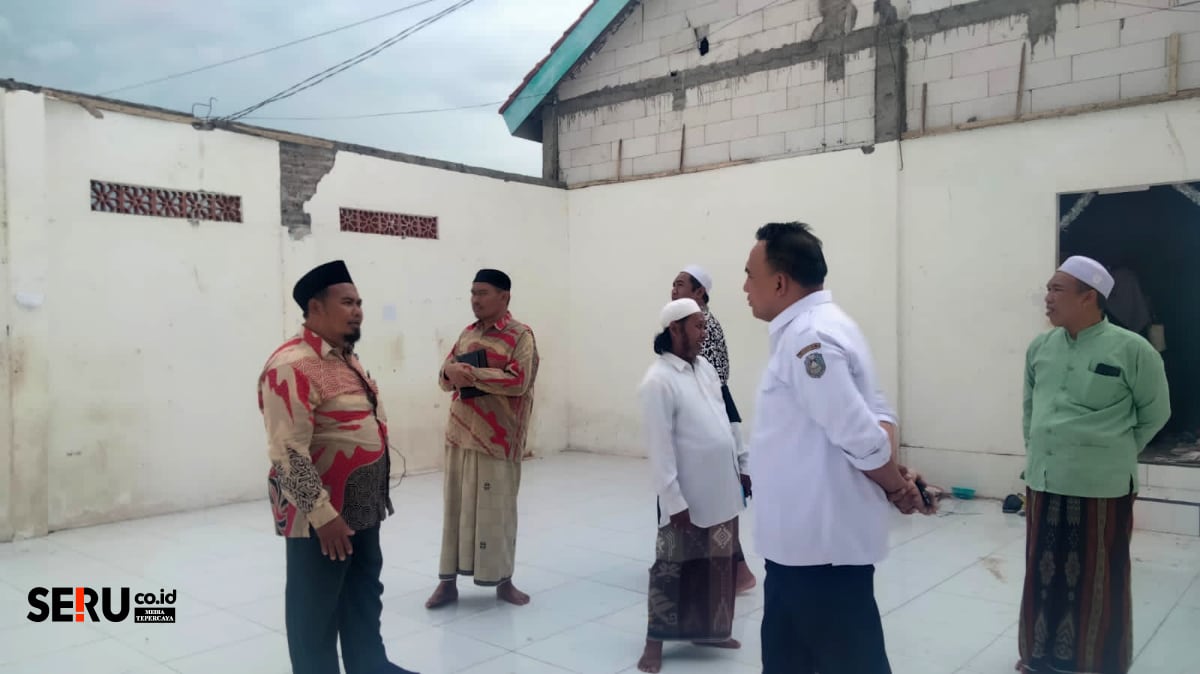 Pihak pondok pesantren telah berkoordinasi dengan aparat setempat untuk melakukan penanganan darurat di lokasi kejadian. (Seru co.id/aza) Atap Asrama Santri Putri Ponpes di Situbondo Ambruk, Satu Meninggal dan Belasan Luka-luka