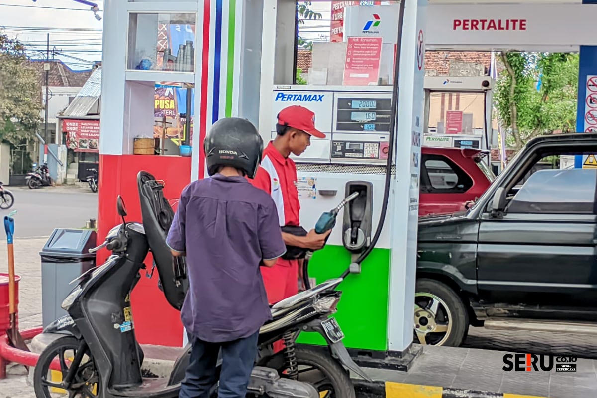 Pengisian BBM di salah satu SPBU di Kota Malang. (Seru.co.id/bas) Polda Jatim Pantau Dugaan Penyimpangan BBM, Proses Pemeriksaan SPBU Masih Berjalan