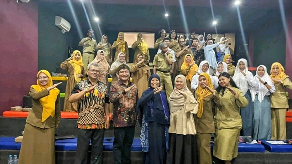 Workshop menulis cerita pendek di SMK Negeri 3 Batu. (ist) SMKN 3 Batu Gandeng HISKI Malang dan FIB UB Gelar Workshop Tumbuhkan Semangat Literasi