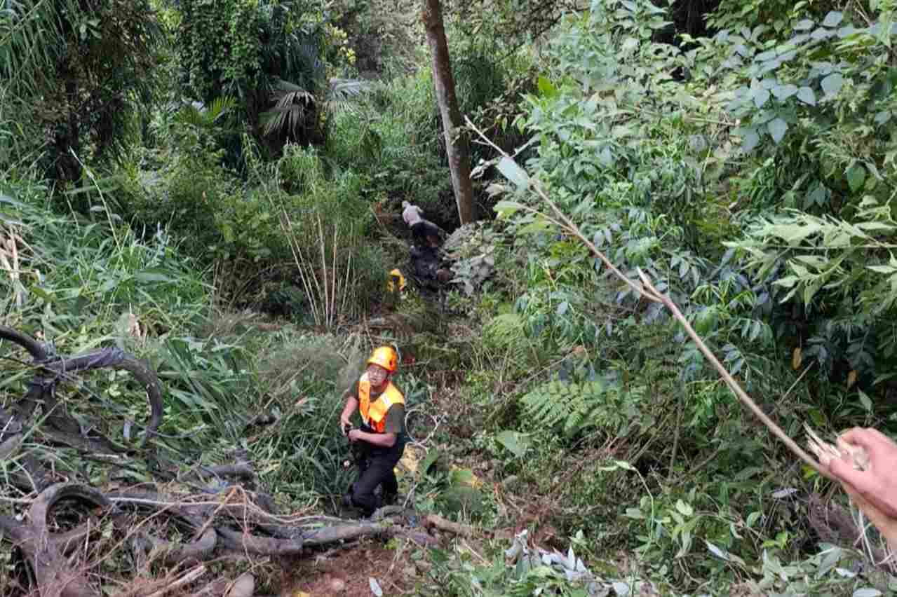 Mobil Hardtop Masuk Jurang di Kawasan TNBTS, Satu Keluarga Luka-Luka