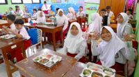 makan 3_11zon FoRDESI Dukung Gagasan Menteri Dikdasmen Dorong MBG ke Dapur Sekolah