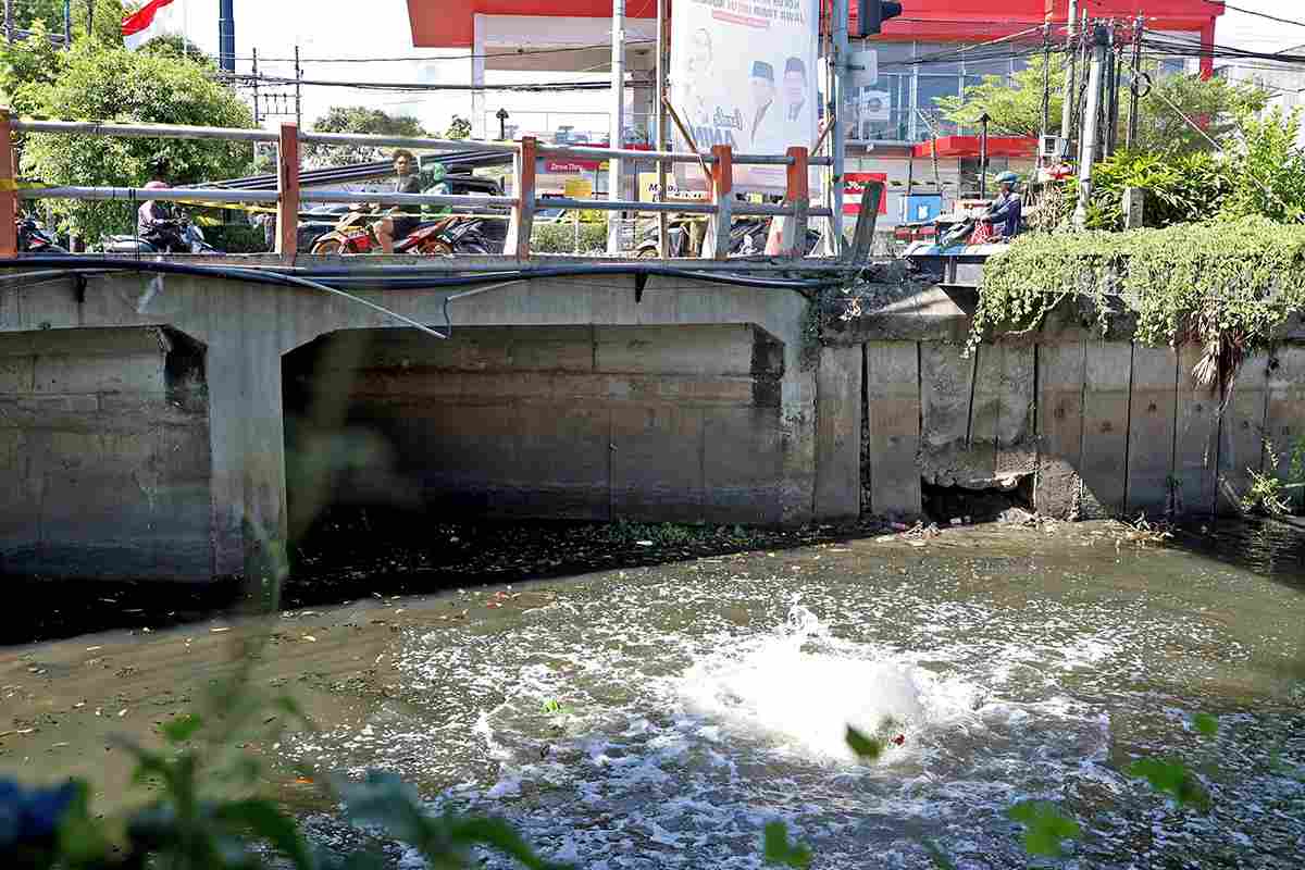 Pemkot Pastikan Semburan Sungai Di Rungkut Aman, BPBD Surabaya Imbau Warga Tenang