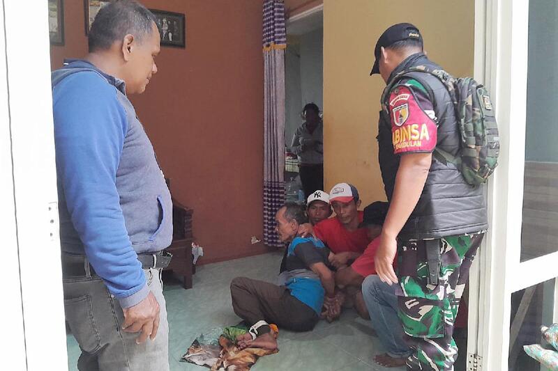 Babinsa Bandulan Bantu Warga Evakuasi ODGJ ke RSJ Radjiman Wedyodiningrat