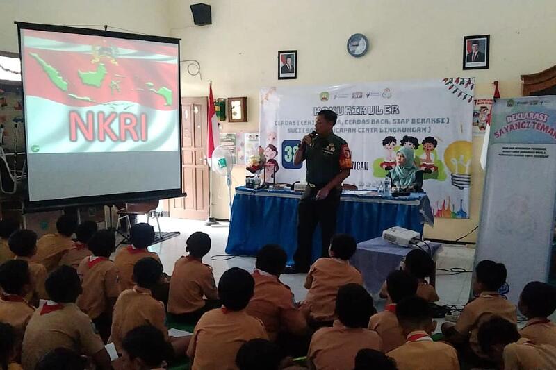 Babinsa Bandulan edukasi wasbang dan anti perundungan SDN Bandulan 1. (ist) Babinsa Bandulan Edukasi Wasbang dan Anti Perundungan SDN Bandulan 1