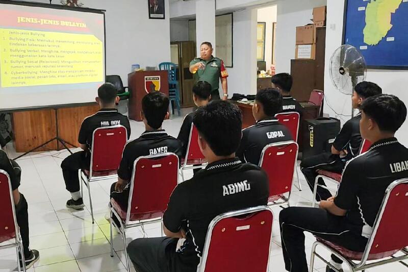 Babinsa Kedungkandang Sosialisasi Anti-Bullying, Bekali Karakter dan Disiplin Siswa SMA Darul Ulum