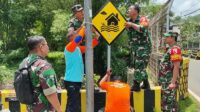 Babinsa Koramil Kedungkandang Pasang Tanda Peringatan Bahaya Titik Rawan Bencana
