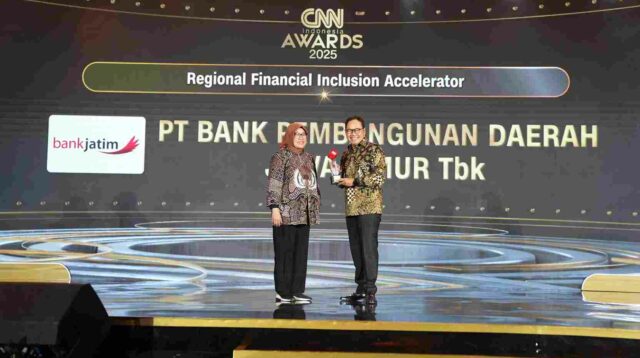 Konsisten Dukung Literasi & Inklusi Keuangan di Jawa Timur, Bank Jatim Sabet Penghargaan dari CNN Indonesia