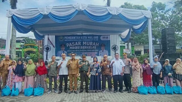 Dandim 0833/Kota Malang Dampingi Wali Kota Malang Gelar Pasar Murah Sembako