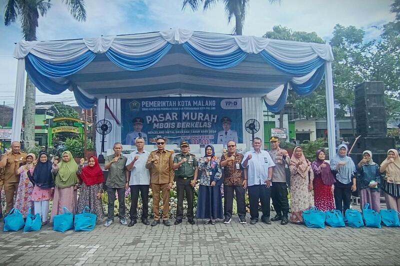 Dandim 0833/Kota Malang Dampingi Wali Kota Malang Gelar Pasar Murah Sembako