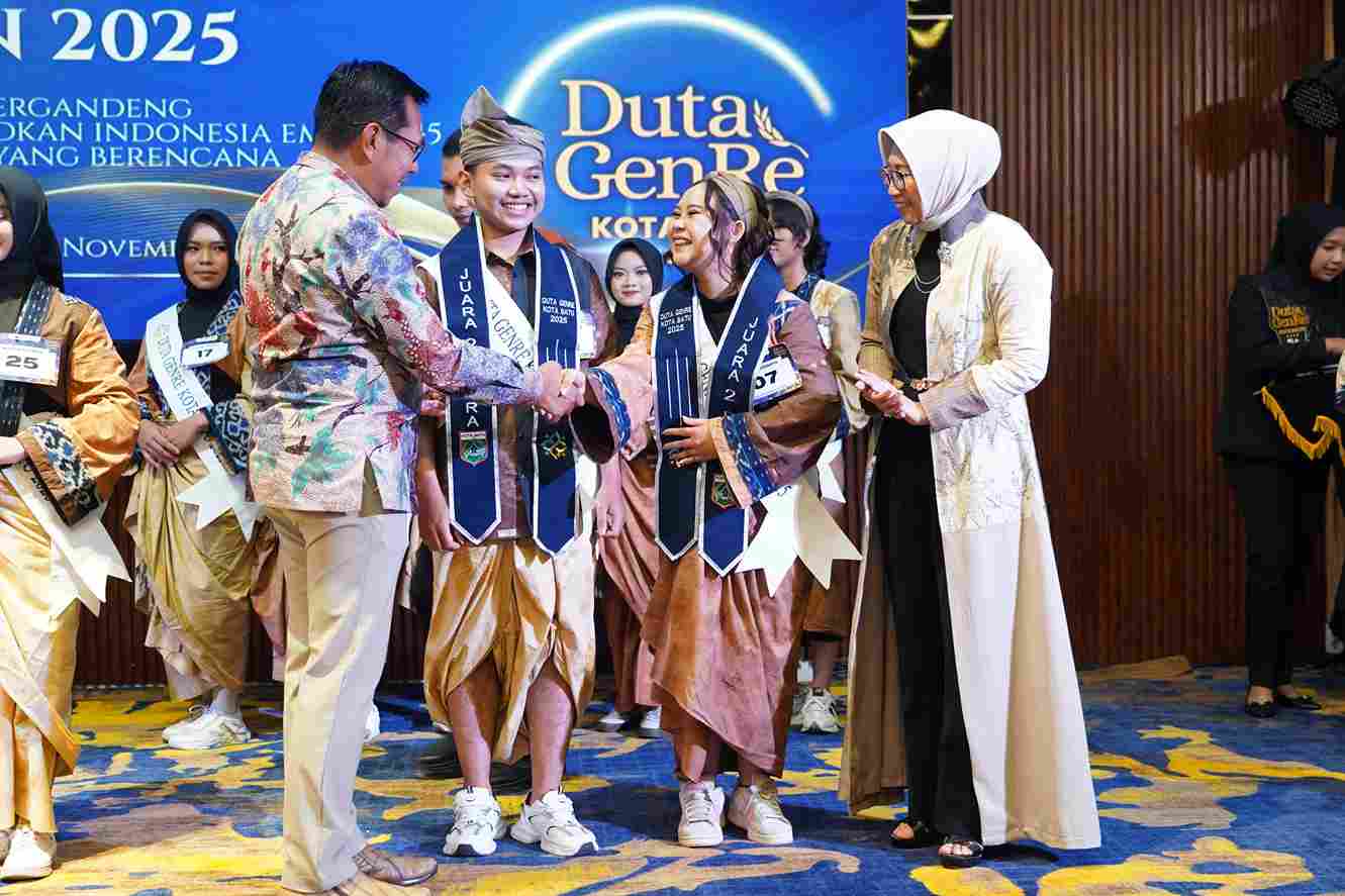 Duta Genre Kota Batu Tahun 2025, Ibrahim dan Defta menerima ucapan selamat dari Wali Kota Batu dan Bunda GenRe. (ist_11zon Ibrahim dan Defta Terpilih Sebagai Duta Genre Kota Batu Tahun 2025