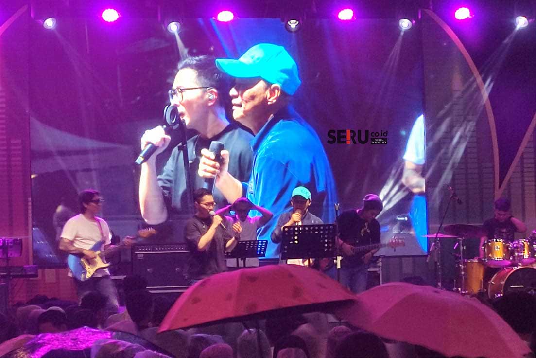 Meski Diguyur Hujan, Ribuan Maba Tak Beranjak Nikmati SAMBA UIBU 2025