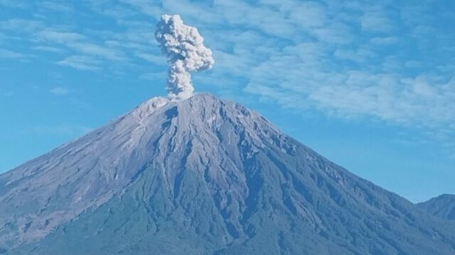 Gunung Semeru Kembali Erupsi, Wilayah Poncokusumo Malang Aman dari Hujan Abu