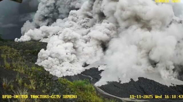 Badan Geologi Nyatakan Status Gunung Semeru Naik Level IV atau Awas
