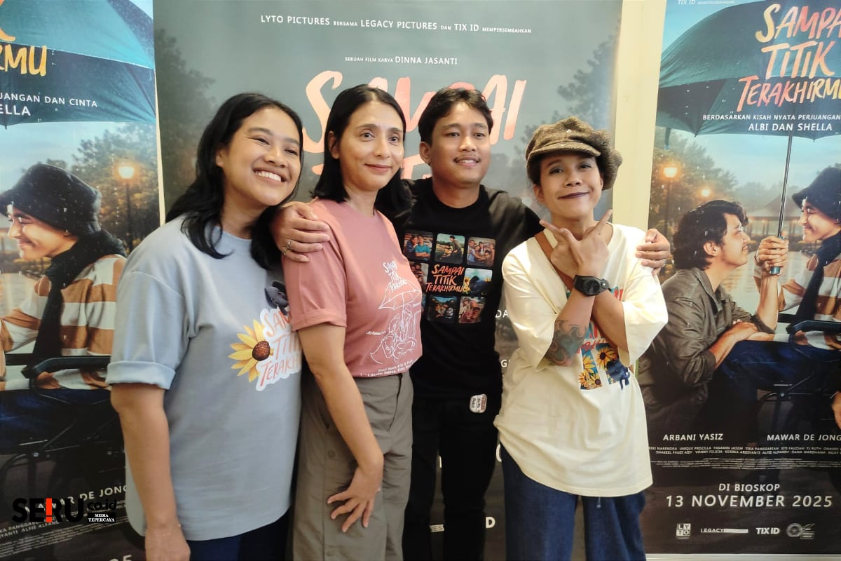 Sampai Titik Terakhirmu, Kisah Nyata Penyintas Kanker Bikin Mewek Penonton 2 Albi Dwizky (dua kanan) bersama artis Siti Fauziah, Unique Priscilla dan TJ Ruth, usai menyapa publik Malang. (rhd)