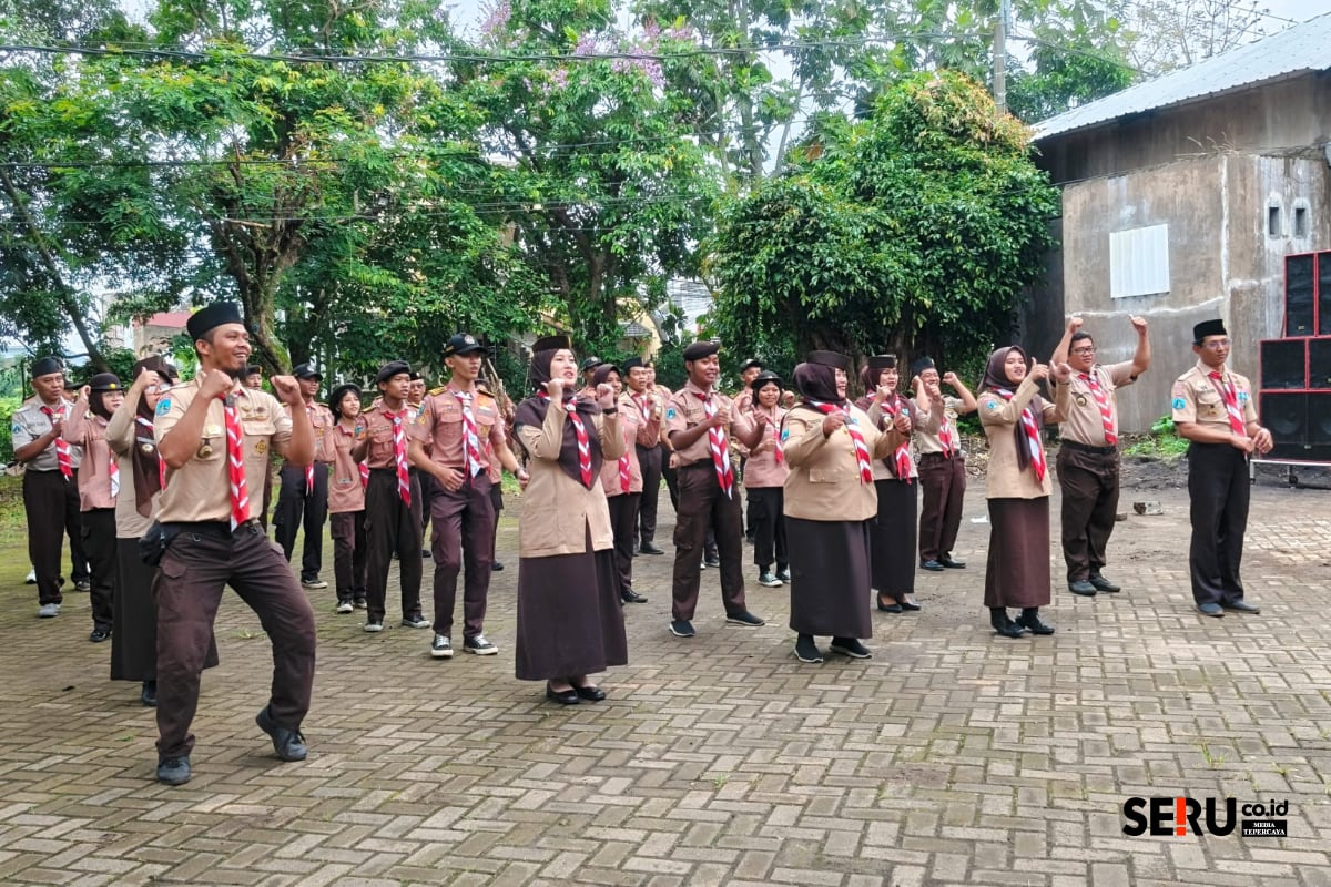 Bhakti Pramuka dan Temu Akbar Persaudaraan Kwarcab Kota Malang Kokohkan Nilai Kepahlawanan 1 Penampilan kreasi dari perwakilan setiap Kwaran saat sesi temu akbar. (bas)