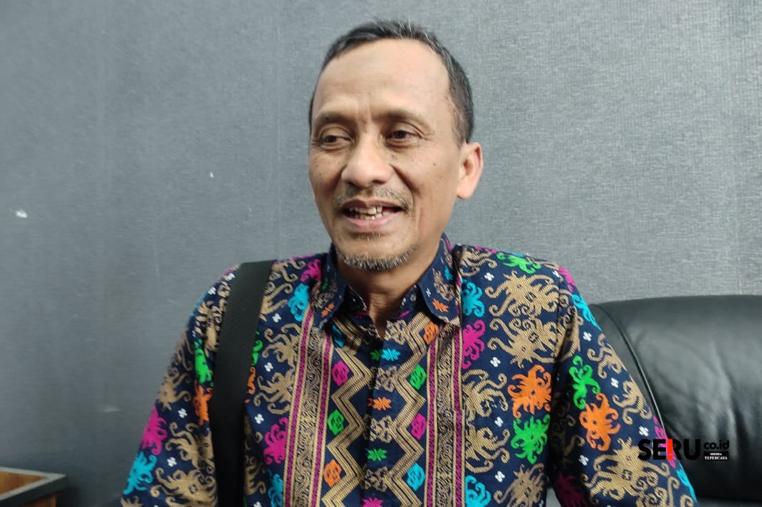Ketua Panitia Pemilihan Wakil Direktur Polinema Periode 2025-2029, Drs Sutrisno MSi menjawab pertanyaan awak media. (rhd)