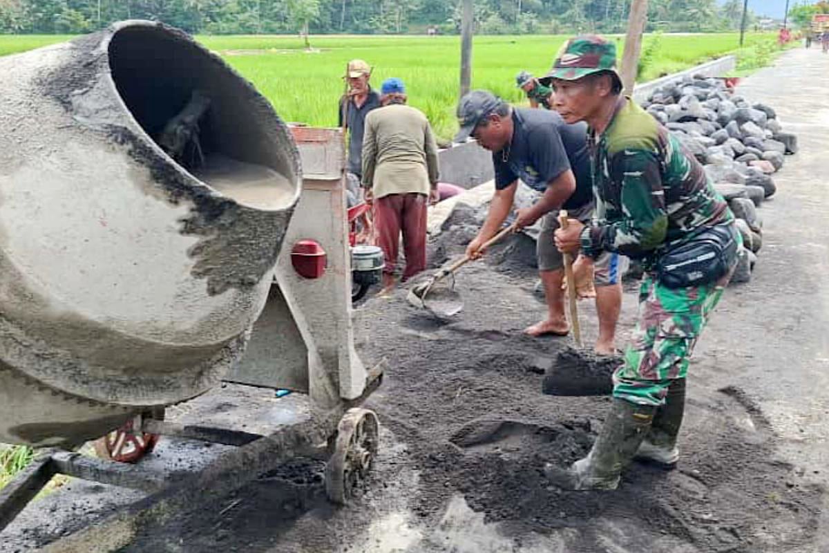 Satgas TMMD 126 Lanal Malang genjot pembangunan irigasi di Desa Lebakharjo. (ist) Satgas TMMD 126 Lanal Malang Genjot Pembangunan Irigasi di Desa Lebakharjo