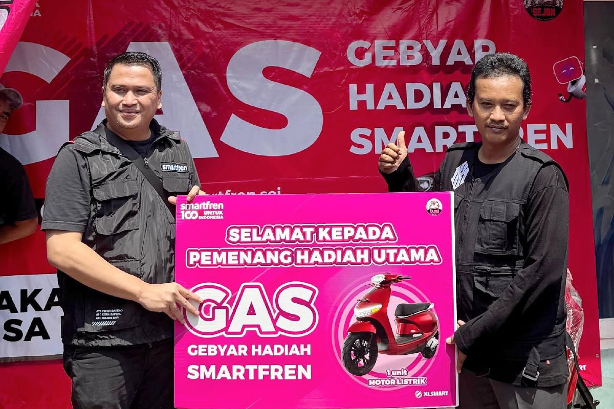 Driver Ojol Malang Raih Motor Listrik Gebyar Hadiah Smartfren Tahap 3