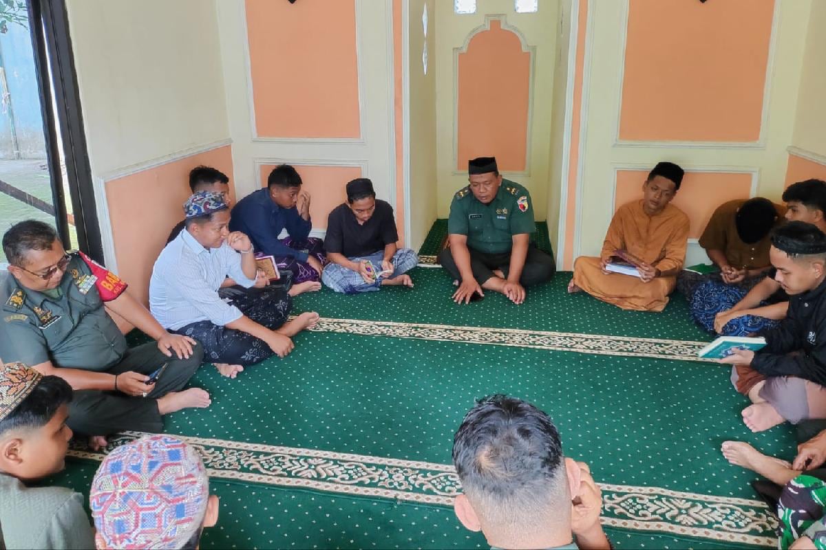 Personel Koramil Kedungkandang yasinan dan doa rutin bersama warga. (ist) Personel Koramil Kedungkandang Yasinan dan Doa Rutin Bersama Warga