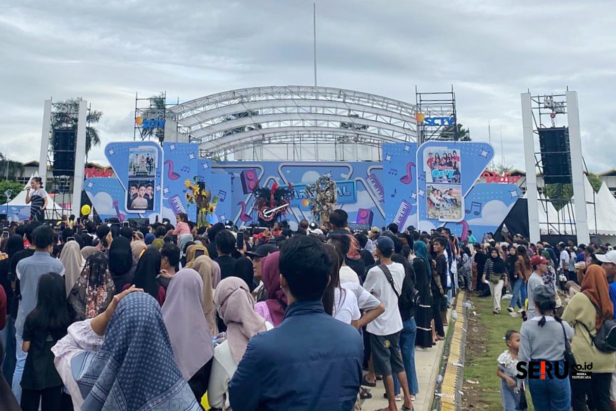 Suasana acara Karnaval SCTV Bupati Jember Sebut Event Besar Dorong Perekonomian Daerah
