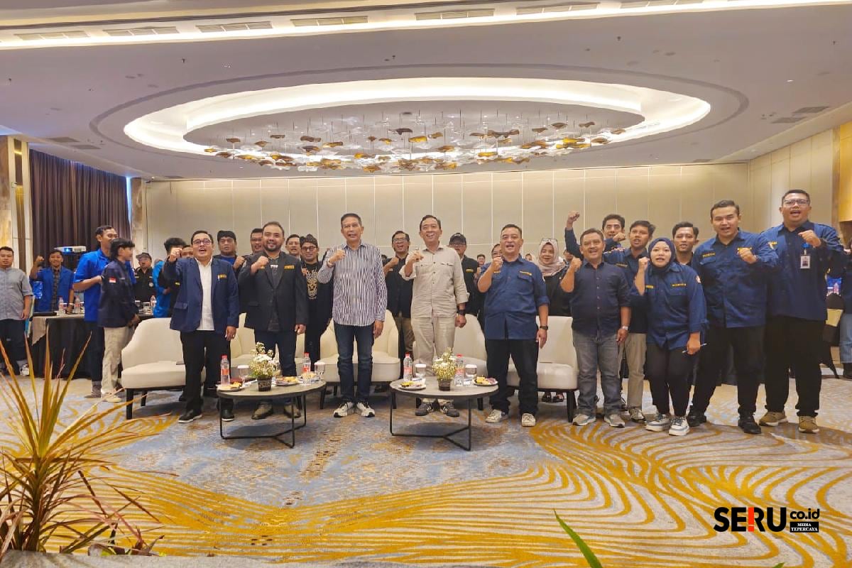 Foto bersama Wali Kota Malang, Ketua Karang Taruna Kota Malang, Wakil Wali Kota Batu dan pengurus karang taruna se-Kota Malang. (ist) Bulan Bakti Karang Taruna Kota Malang Usung Era Baru Pemuda Berkarakter dan Kesetiakawanan