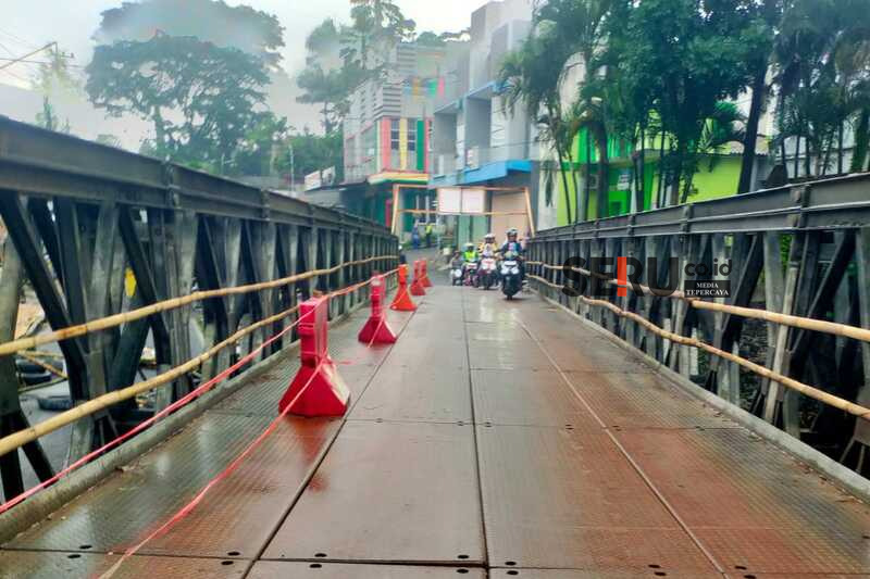 Jembatan Bailey Sonokembang Dilintasi R2 dan R4, Pengendara Wajib Patuhi Aturan