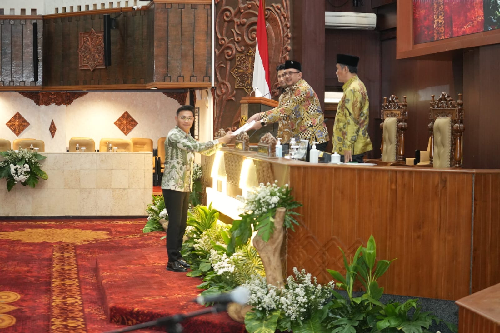 Juru Bicara Komisi B, Ibnu Alfandy Yusuf, S.E DPRD Jatim Bahas Raperda Pemberdayaan Pembudi Daya Ikan serta Petambak Garam