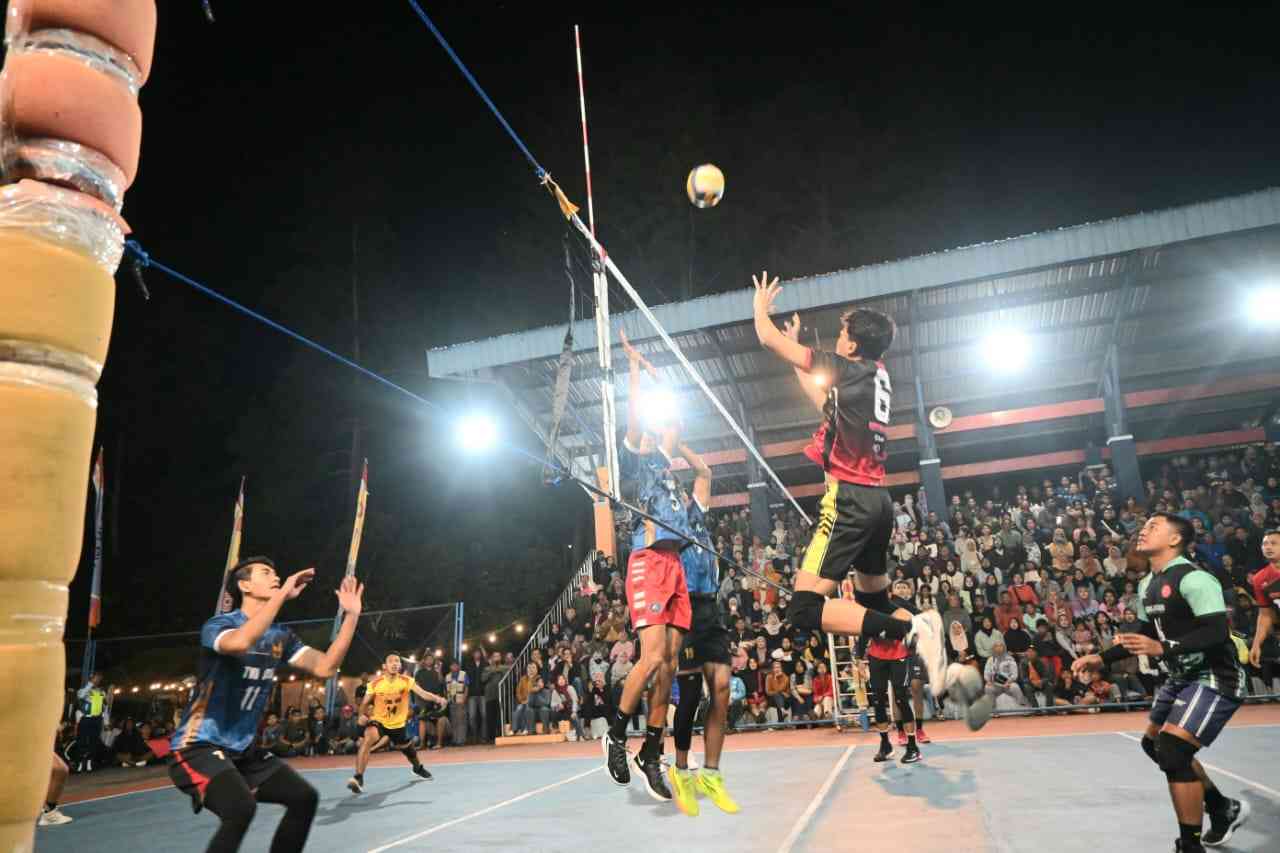 Partai final putra Tournamen Voli Danlanud Abd Saleh Cup I Tahun 2025. (ist_11zon Tuan Rumah Juara: Danlanud Abd Saleh Resmi Tutup Open Turnamen Bola Voli Cup I 2025