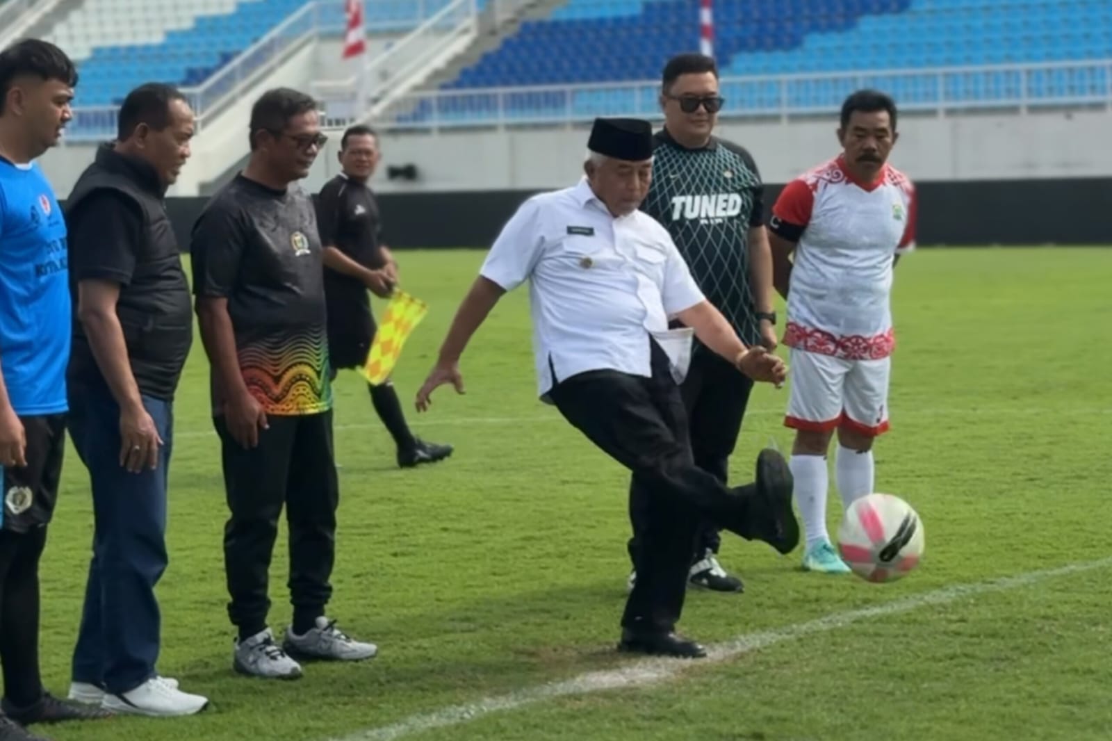 Pembukaan kegiatan Turnamen Sepak Bola Piala Bupati Malang Cup Tahun 2025.(Ist Pemkab Gelar Turnamen Sepak Bola Piala Bupati Malang Cup Tahun 2025