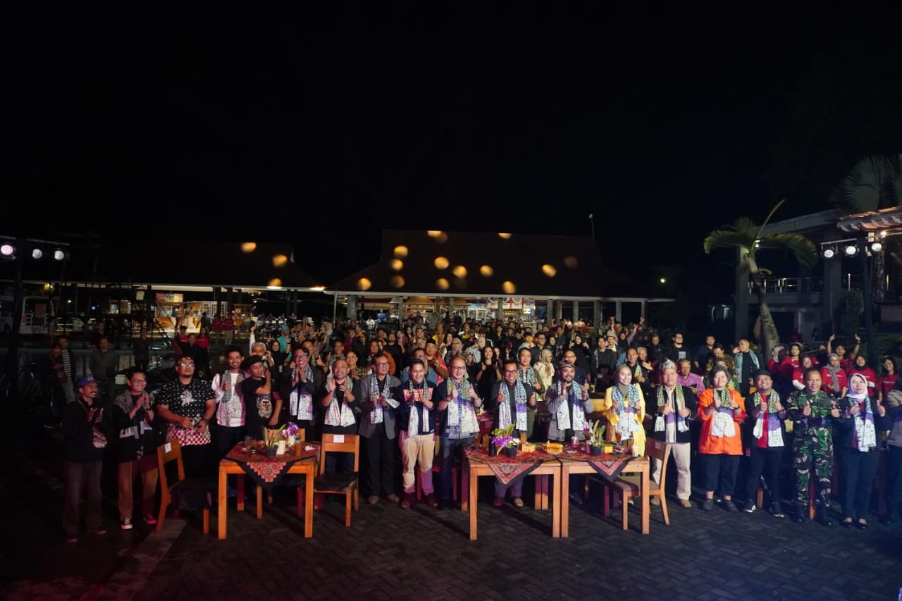 Wali Kota Batu Buka ICCF 2025 di Taman Rekreasi Selecta, Dihadiri 258 Jejaring Kota Kreatif se-Indonesia 2 Wali Kota Batu Buka ICCF 2025 di Taman Rekreasi Selecta, dihadiri 258 Jejaring Kota Kreatif se-Indonesia