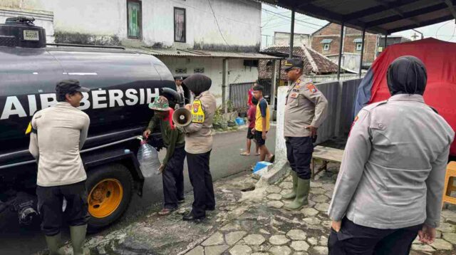Terdampak Bencana Longsor, Ratusan KK Desa Sumberngepoh Alami Krisis Air Bersih
