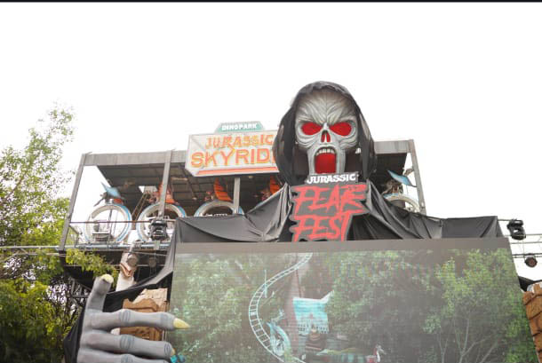 Wahana Jurassic Sky Ride di Jatim Park 3. (ist) ok kon Baru Jatim Park 3: Jurassic Sky Ride Ajak Pengunjung Melayang di Atas Rimba Dinosaurus