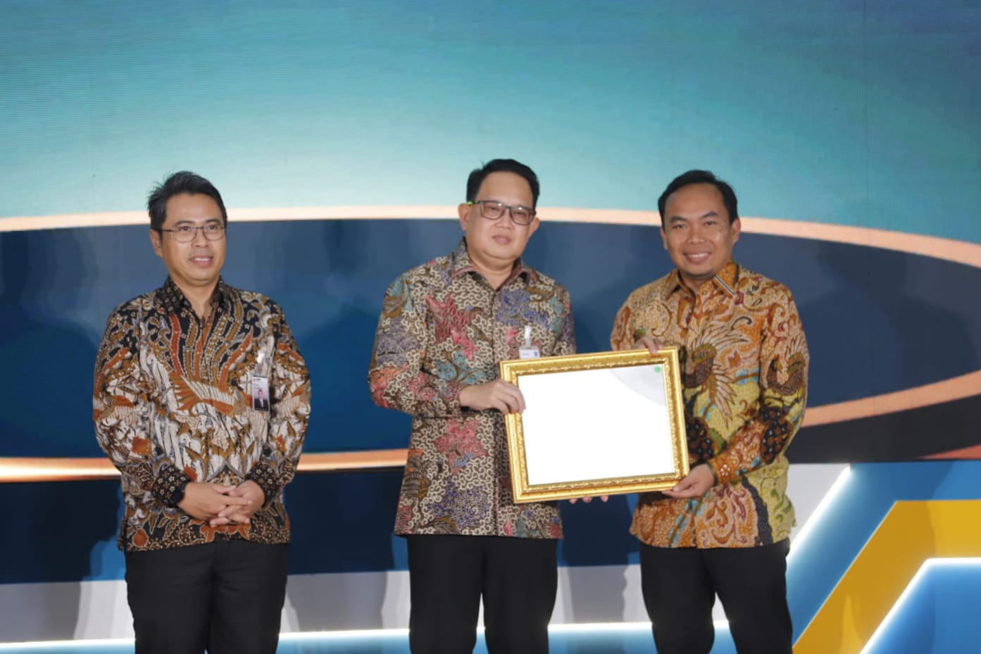 Wakil Wali Malang saat sesi serah terima penghargaan E-Purchasing Awards. (pro) Kota Malang Raih Juara II E-Purchasing Awards, Transaksi UMKM Tembus Rp35 Miliar