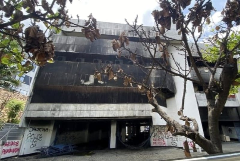 Dua kerangka manusia ditemukan di lantai dua gedung ACC. (ist) Polisi Telusuri Kaitan Demonstran Hilang dengan Dua Kerangka di Gedung Terbakar Kwitang