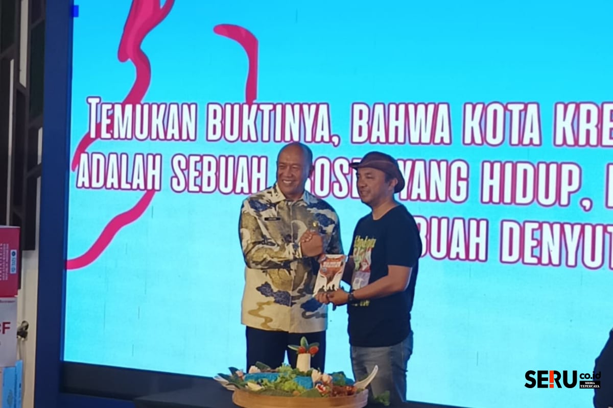 Festival Mbois X Semarakkan ICCF 2025, Bukti Ekonomi Kreatif Kota Malang Terus Bertumbuh 1 Launching buku dalam acara Festival Mbois X. (Seru.co.id/bas)