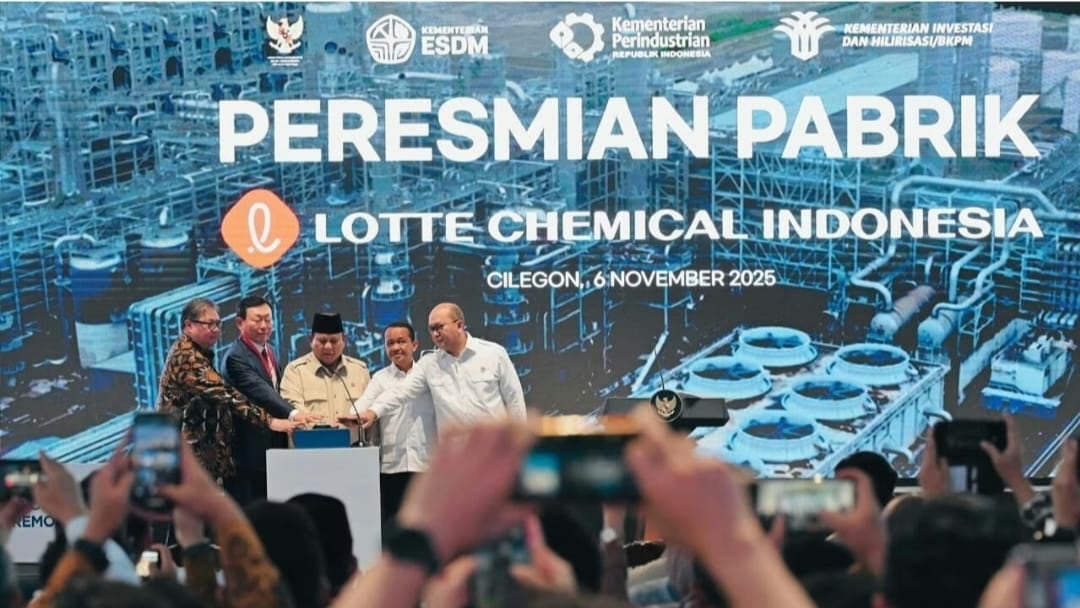 Presiden Prabowo resmikan pabrik petrokimia New Ethylene Project. (ist/ Presiden RI) Prabowo Resmikan Pabrik Petrokimia Terbesar di Asia Tenggara dan Dorong Investasi Asing